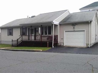 11 Oman St, Fall River, MA 02721