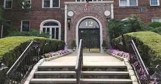 12 Hamilton Place Unit C-11, Garden City, NY 11530