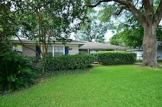 5121 Maple St, Bellaire, TX 77401