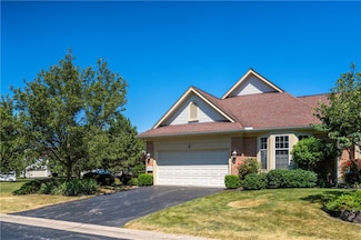 20 Magnolia Ln, Webster, NY 14580