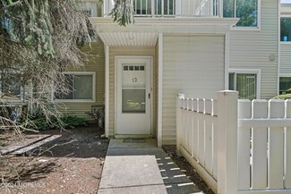 12 Wynwood Dr, Monmouth Junction, NJ 08852