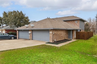 2810 Sunset Strip Dr, Glenn Heights, TX 75154