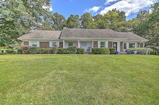 104 Forest Hills Dr, Bristol, TN 37620