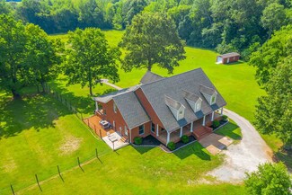 688 Cheatham St, Bruceton, TN 38317