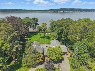 30 Half Moon Ln, Irvington, NY 10533