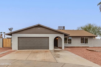 5561 W Greenbriar Dr, Glendale, AZ 85308