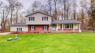 7662 Oak Hill Dr, Chesterland, OH 44026
