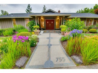 755 SW 8th St, Gresham, OR 97080