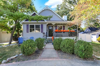 140 N 1st St, Zionsville, IN 46077