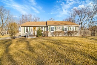 671 N Maple Ave, Palatine, IL 60067
