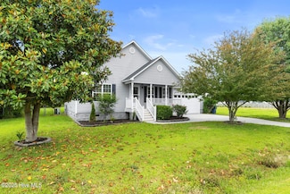 219 Deer Haven Dr, Richlands, NC 28574