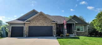 140 Hidden Meadow Dr, Waukee, IA 50263