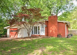 8248 N Troost Ave, Kansas City, MO 64118