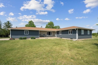 5442 W Mount Vernon Rd, Cedar Falls, IA 50613