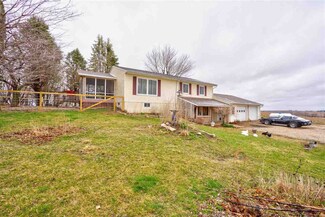 1460 Old Muscatine Rd, Tipton, IA 52772