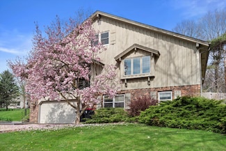 1401 Scenic Dr, Hubertus, WI 53033