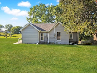 212 Armory Ave, Chariton, IA 50049