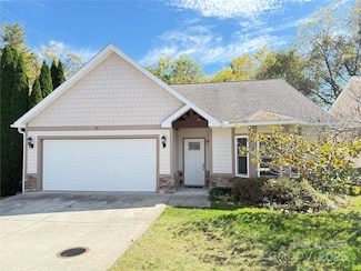 29 Kaylor Dr, Arden, NC 28704