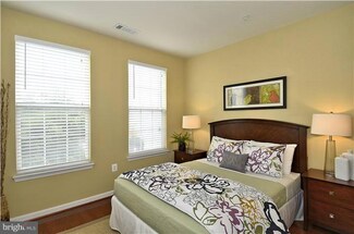 2465 Army Navy Dr Unit 1217, Arlington, VA 22206