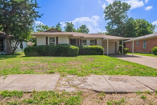 10033 Casa Oaks Dr, Dallas, TX 75228