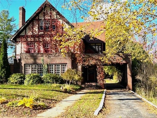 13 Brattle Rd, Syracuse, NY 13203