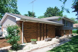 541 Oak St, Peotone, IL 60468