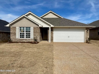 102 Red Bird Cove, Senatobia, MS 38668