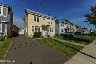 58 Edgecomb St, Albany, NY 12209