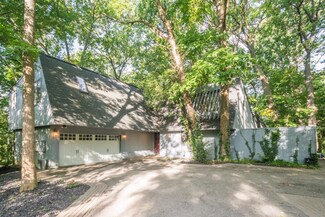 239 Barton Shore Dr, Ann Arbor, MI 48105