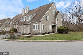 21 Newport Dr, Chesterbrook, PA 19087