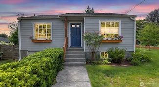 3221 SW Kenyon St, Seattle, WA 98126