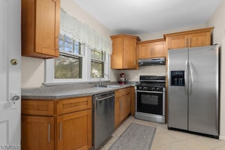 295 Carlton Ave, East Rutherford, NJ 07073