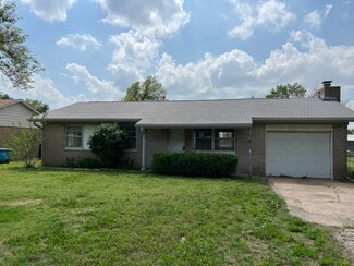 1193 Maple St, Ponca City, OK 74604
