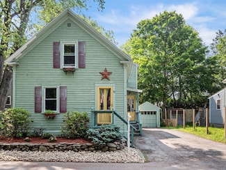 42 Willowdale Rd, Groton, MA 01450