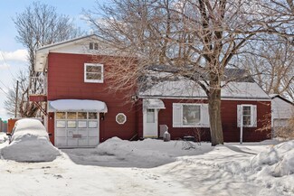 2070 Oakwood Dr, New Brighton, MN 55112