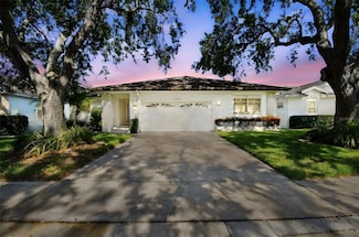 1175 San Carlos Ave NE, Saint Petersburg, FL 33702