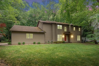 2963 Bryn Mawr Dr, Portage, MI 49024