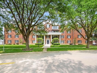 326 Park Ave Unit 21, Clarendon Hills, IL 60514