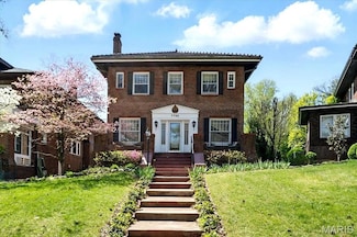 7720 Country Club Ct, Saint Louis, MO 63105