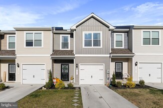 133 Paddington St, Falling Waters, WV 25419