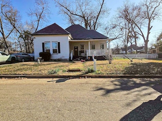 1010 N Howard St, Palestine, TX 75801