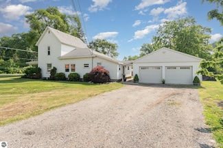 8015 Bloomer St, Carson City, MI 48811