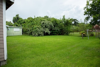 123 Lake Rd, La Marque, TX 77568