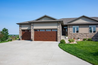 3734 Bogey Dr, Bismarck, ND 58503