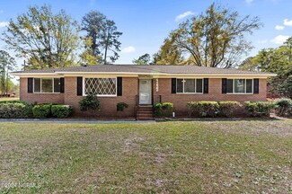 4222 Fairlawn Dr, Wilmington, NC 28405