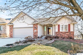 10623 Hillcrest Dr, La Vista, NE 68128