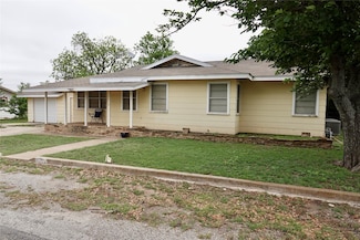1612 Earl St, Goldthwaite, TX 76844
