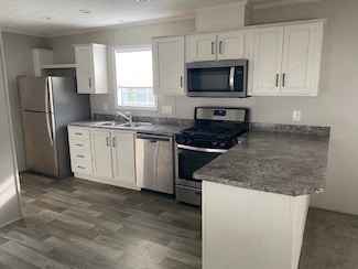 10 Bradley Ln Unit AB10, West Branch, IA 52358