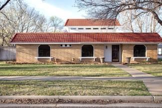 6311 Ridgewood Dr, Amarillo, TX 79109