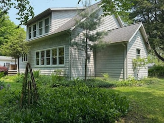 285 Scott St, Newaygo, MI 49337